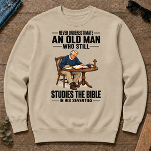 An Old Man Still Studies The Bible In His 70s - sand - CS2D-Sand