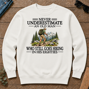 Never Underestimate An Old Man Hiking 80s - white - CS2D-White