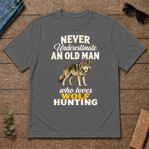 Never Underestimate An Old Man Who Loves Wolf Hunting Retro - charcoal - TS2D-Charcoal