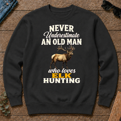 Never Underestimate An Old Man Who Loves Elk Hunting Retro - black - CS2D-Black