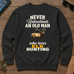 Never Underestimate An Old Man Who Loves Elk Hunting Retro - black - CS2D-Black