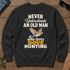 Never Underestimate An Old Man Who Loves Dove Hunting Retro - black - CS2D-Black