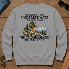 Never Underestimate An Old Man Backpacking 80s - sport-grey - CS2D-SportGrey