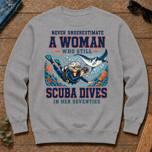 Never Underestimate A Woman Still Scuba Dives - sport-grey - CS2D-SportGrey