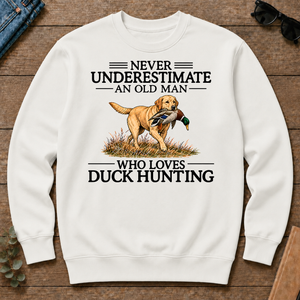 Never Underestimate An Old Man Who Loves Duck Hunting Art - white - CS2D-White