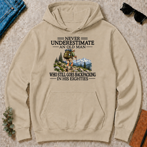 Never Underestimate An Old Man Backpacking 80s - sand - HS2D-Sand
