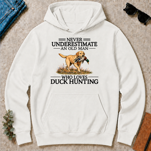 Never Underestimate An Old Man Who Loves Duck Hunting Art - white - HS2D-White