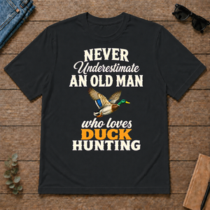 Never Underestimate An Old Man Who Loves Duck Hunting Retro - black - TS2D-Black